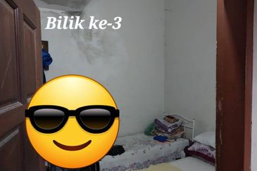 Teres 1 Tingkat Ketapang Tengah Pekan (Untuk Dijual)