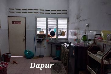 Teres 1 Tingkat Ketapang Tengah Pekan (Untuk Dijual)