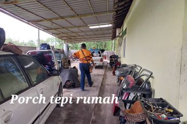 Teres 1 Tingkat Ketapang Tengah Pekan (Untuk Dijual)