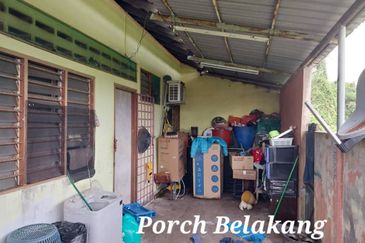 Teres 1 Tingkat Ketapang Tengah Pekan (Untuk Dijual)