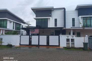 Semi D 2 Tingkat Lakeside Kotasas Kuantan (Untuk Dijual)