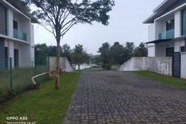 Semi D 2 Tingkat Lakeside Kotasas Kuantan (Untuk Dijual)