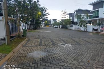 Semi D 2 Tingkat Lakeside Kotasas Kuantan (Untuk Dijual)