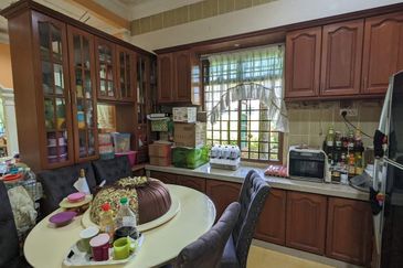 Bango 1 Tingkat Wakaf Baru Gong Badak (Untuk Dijual)