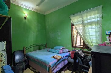 Bango 1 Tingkat Wakaf Baru Gong Badak (Untuk Dijual)