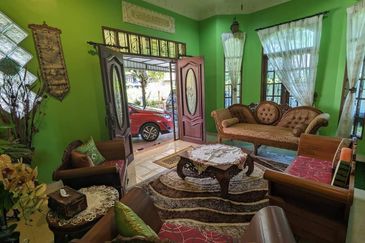 Bango 1 Tingkat Wakaf Baru Gong Badak (Untuk Dijual)