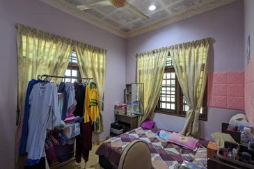 Bango 1 Tingkat Wakaf Baru Gong Badak (Untuk Dijual)