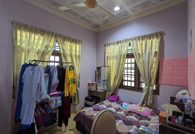 Bango 1 Tingkat Wakaf Baru Gong Badak (Untuk Dijual)