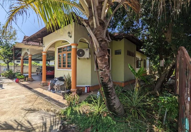 Bango 1 Tingkat Wakaf Baru Gong Badak (Untuk Dijual)