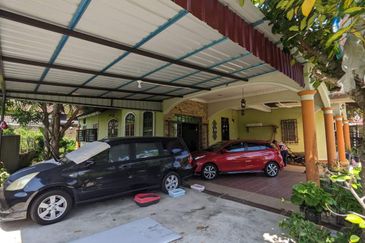Bango 1 Tingkat Wakaf Baru Gong Badak (Untuk Dijual)
