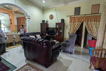 Bango 1 Tingkat Wakaf Baru Gong Badak (Untuk Dijual)