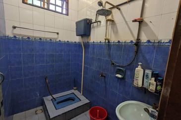 Bango 1 Tingkat Wakaf Baru Gong Badak (Untuk Dijual)