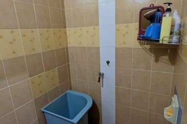 Bango 1 Tingkat Wakaf Baru Gong Badak (Untuk Dijual)