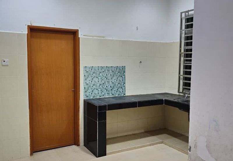 Semi D 2 Tingkat Kampung Batu 3 Binjai Kemaman (Untuk Dijual)