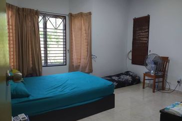 Semi D 2 Tingkat Kampung Batu 3 Binjai Kemaman (Untuk Dijual)