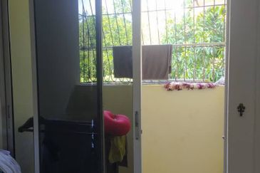 Semi D 2 Tingkat Kampung Batu 3 Binjai Kemaman (Untuk Dijual)