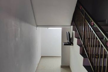 Semi D 2 Tingkat Kampung Batu 3 Binjai Kemaman (Untuk Dijual)