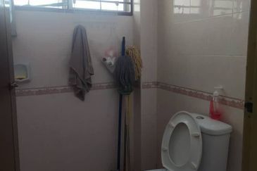 Semi D 2 Tingkat Kampung Batu 3 Binjai Kemaman (Untuk Dijual)