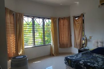 Semi D 2 Tingkat Kampung Batu 3 Binjai Kemaman (Untuk Dijual)