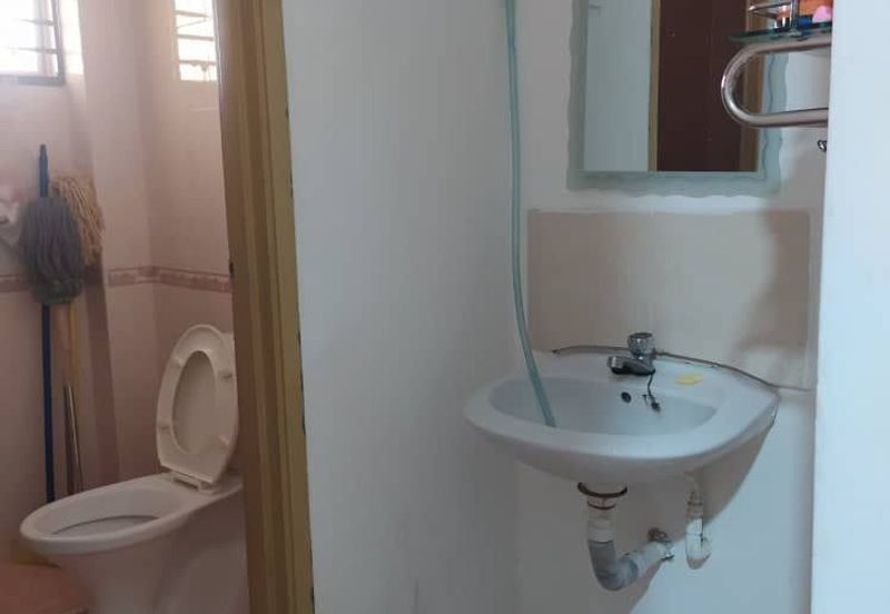 Semi D 2 Tingkat Kampung Batu 3 Binjai Kemaman (Untuk Dijual)