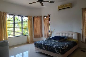 Semi D 2 Tingkat Kampung Batu 3 Binjai Kemaman (Untuk Dijual)