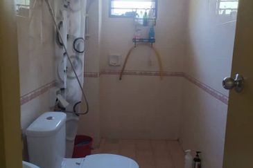 Semi D 2 Tingkat Kampung Batu 3 Binjai Kemaman (Untuk Dijual)