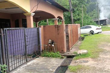 Teres 1 Tingkat Taman Bunga Tanjung Chukai Kemaman (Untuk Dijual)