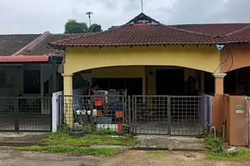 Teres 1 Tingkat Taman Bunga Tanjung Chukai Kemaman (Untuk Dijual)