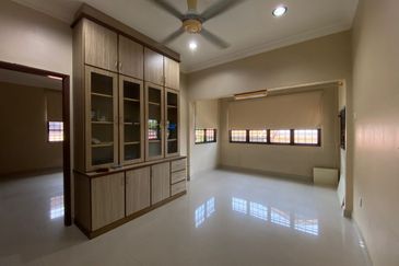 Semi D 2 Tingkat Indera Mahkota 14 Kuantan (Untuk Dijual) 