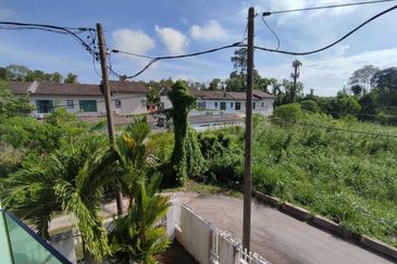 Banglo 2 Tingkat Tok Sira Kuantan (Untuk Dijual)