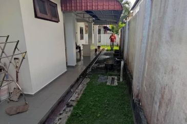Banglo 2 Tingkat Tok Sira Kuantan (Untuk Dijual)