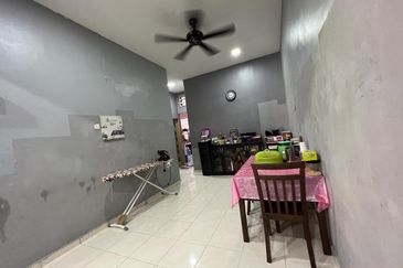 Teres 1 Tingkat Taman PSJ Sungai Karang Kuantan (Untuk Dijual)