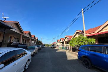 Teres 1 Tingkat Taman PSJ Sungai Karang Kuantan (Untuk Dijual)