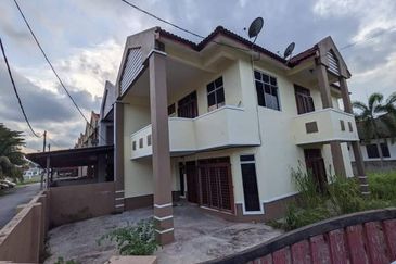 Teres 2 Tingkat Corner Lot Bukit Besar Terengganu (Untuk Dijual)