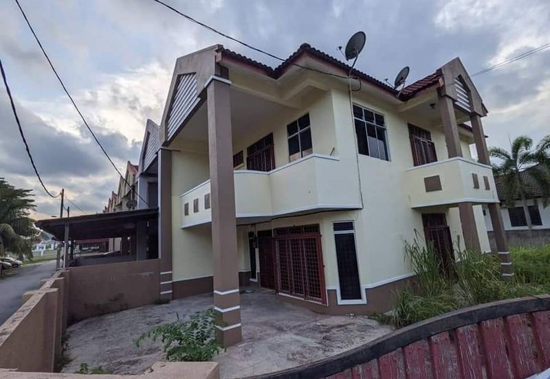 Teres 2 Tingkat Corner Lot Bukit Besar Terengganu (Untuk Dijual)