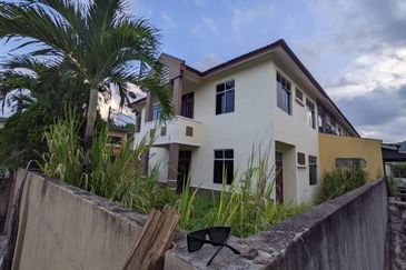 Teres 2 Tingkat Corner Lot Bukit Besar Terengganu (Untuk Dijual)