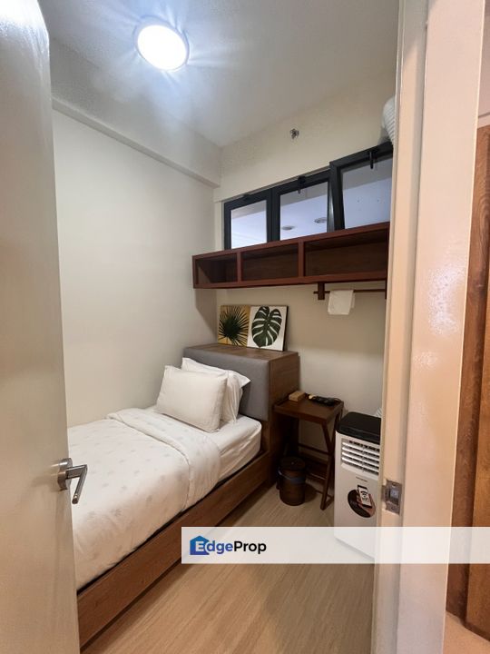 TIMUR BAY KUANTAN FOR SALE FACING POOL AND SEA VIEW, Pahang, Kuantan