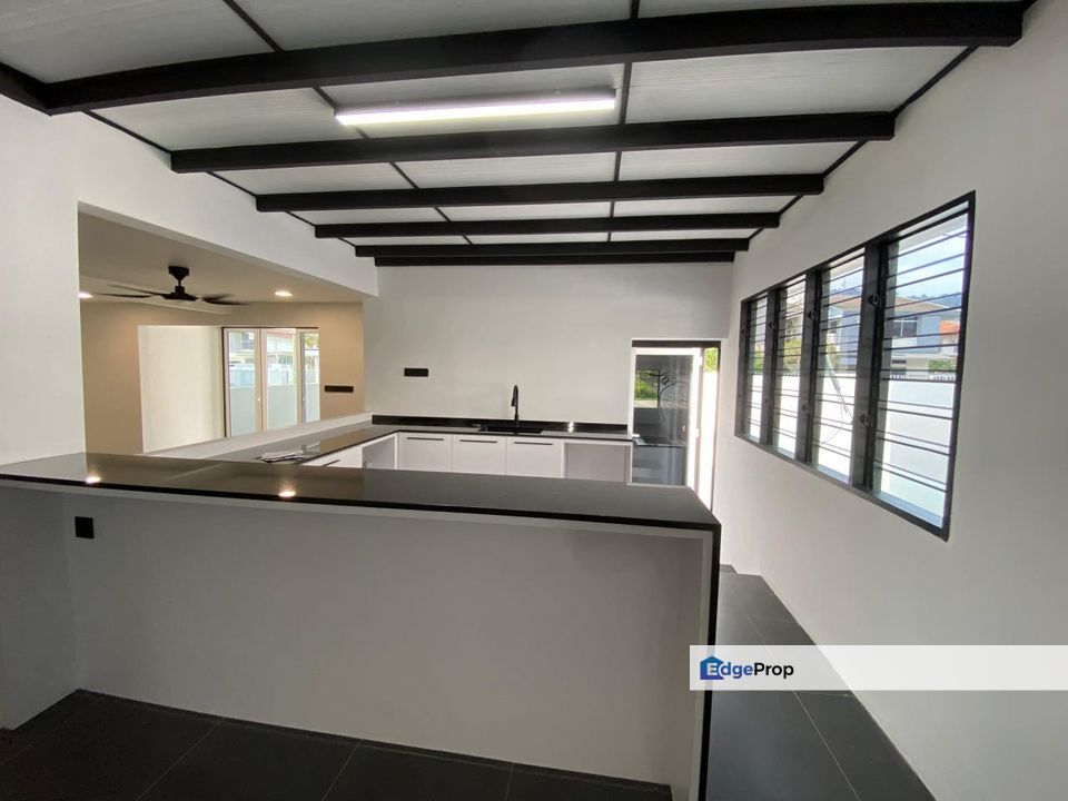 MEDAN TOK SIRA SEMI-D MEWAH RENOVASI MODEN @ KUANTAN FOR SALE, Pahang, Kuantan