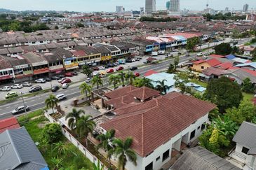 KAMPUNG BUKIT SEKILAU