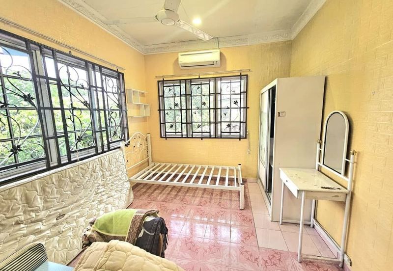 BANDAR SATELITE MUADZAM SHAH