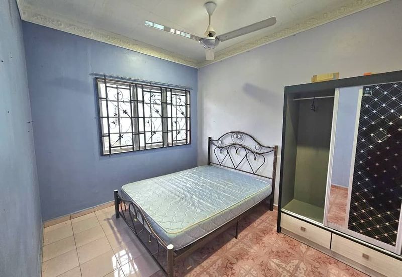 BANDAR SATELITE MUADZAM SHAH