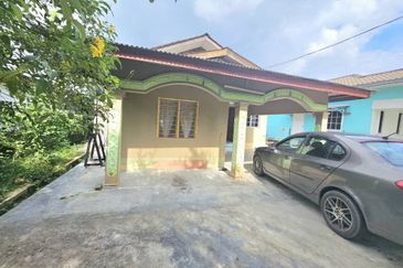 BANDAR SATELITE MUADZAM SHAH