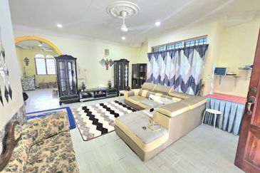 BANDAR SATELITE MUADZAM SHAH