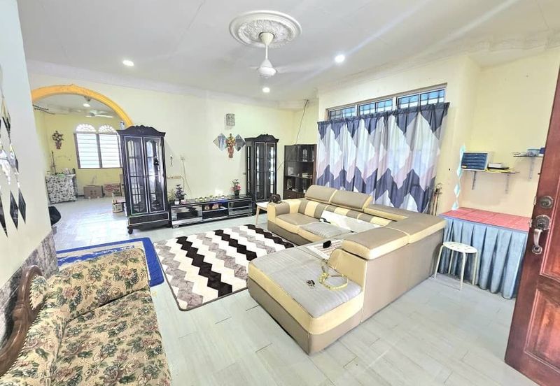 BANDAR SATELITE MUADZAM SHAH