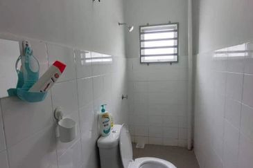 BANDAR SATELITE MUADZAM SHAH