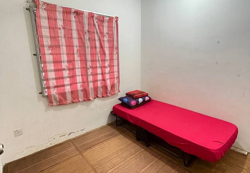 BANDAR SATELITE MUADZAM SHAH