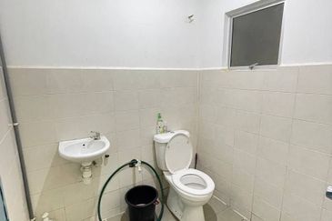 BANDAR SATELITE MUADZAM SHAH