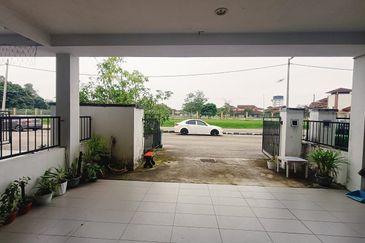Jalan Kampung Kolam 2