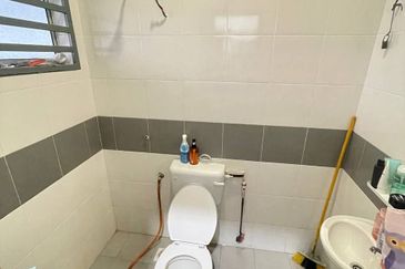 Jalan Kampung Kolam 2