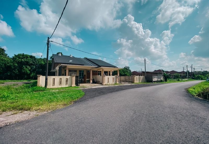 Kampung Padang Midin